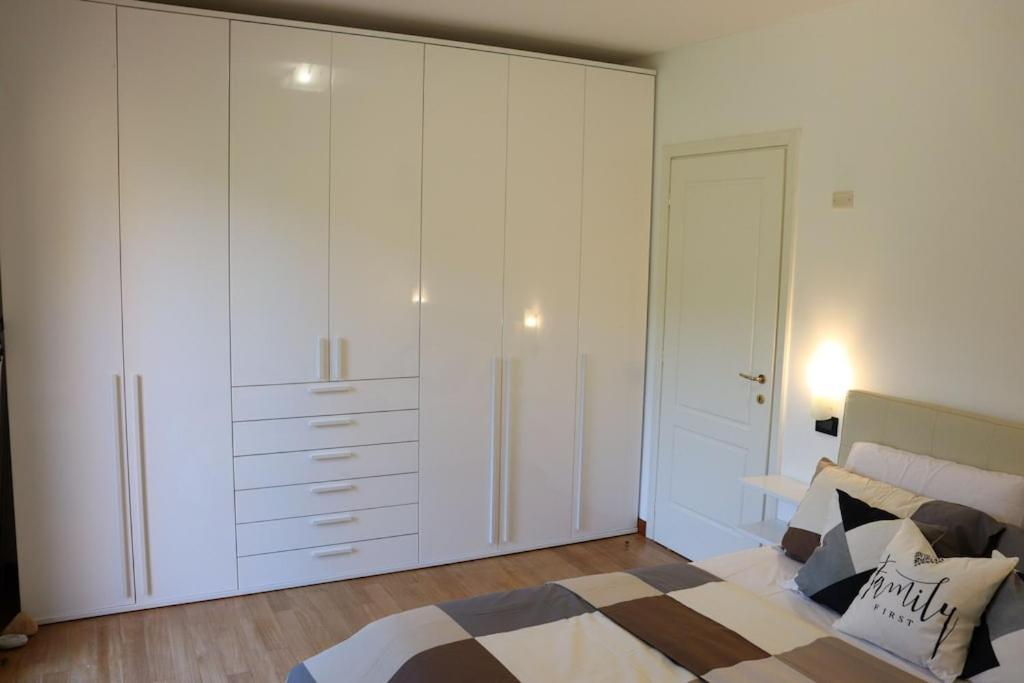 Appartement Dans Un Terrain De Golf, 5 Min De La Mer En Voiture, Parking Gratuit Cogoleto Buitenkant foto